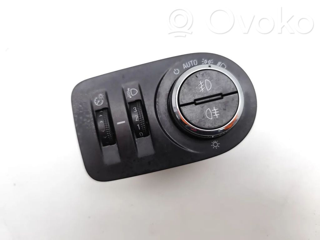 Opel Corsa E Pretmiglas lukturu slēdzis 