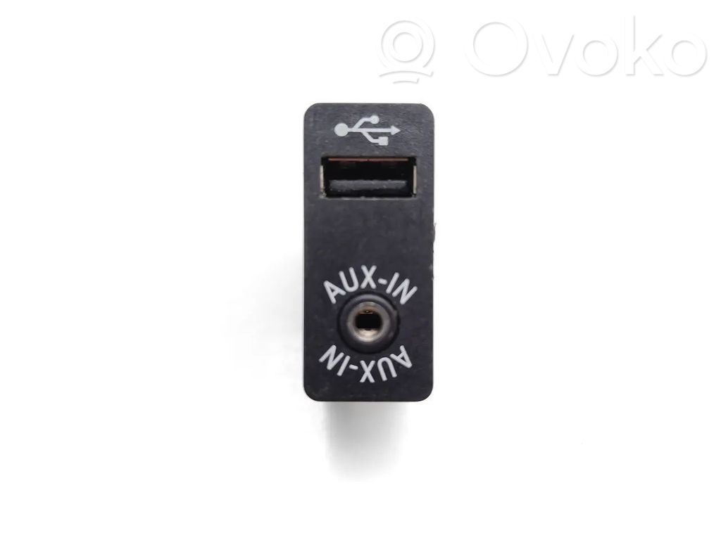BMW 5 F10 F11 USB socket connector 