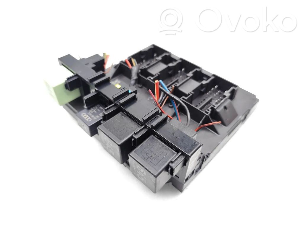 Volkswagen PASSAT B7 Fuse module 