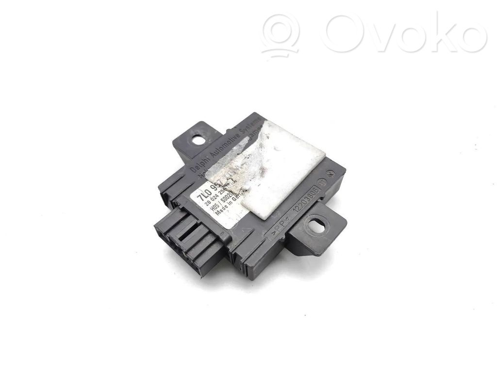 Volkswagen Touareg I Alarm control unit/module 