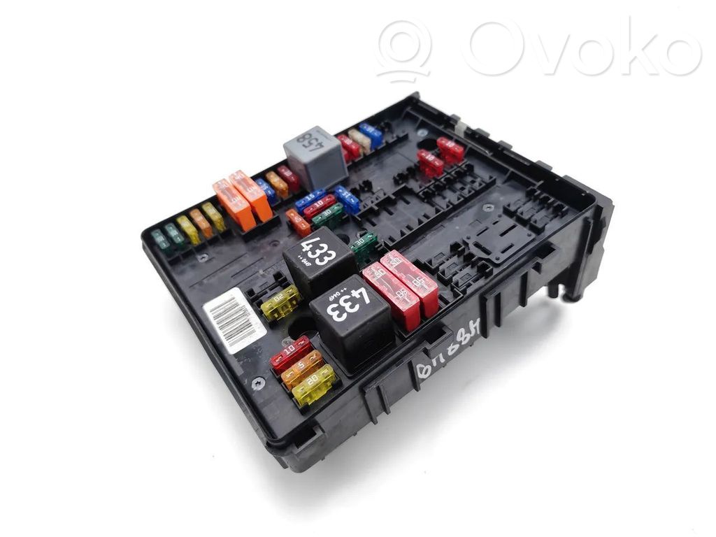Audi A3 S3 8P Fuse module 