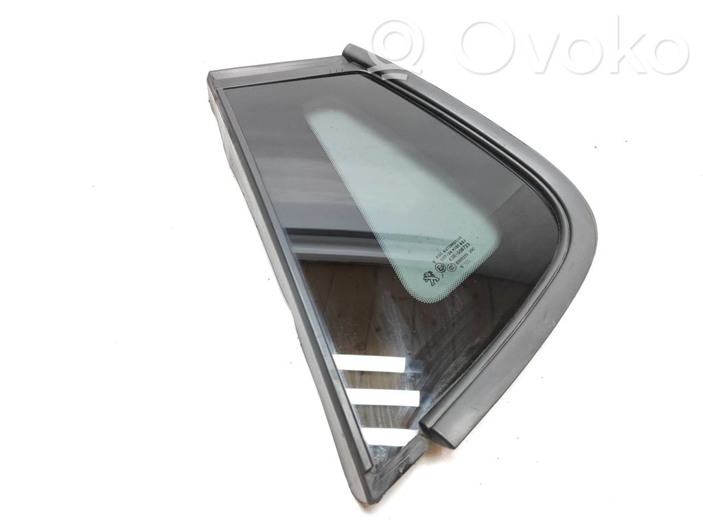 Peugeot 2008 I Rear side window 