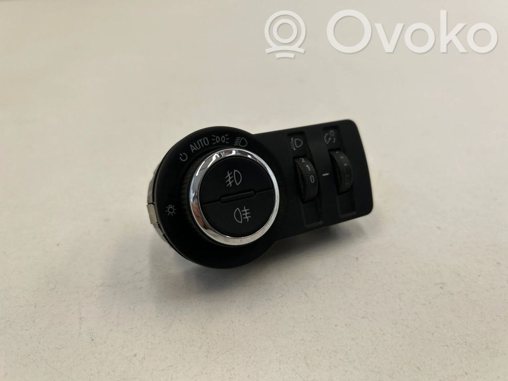 Opel Astra J Light switch 