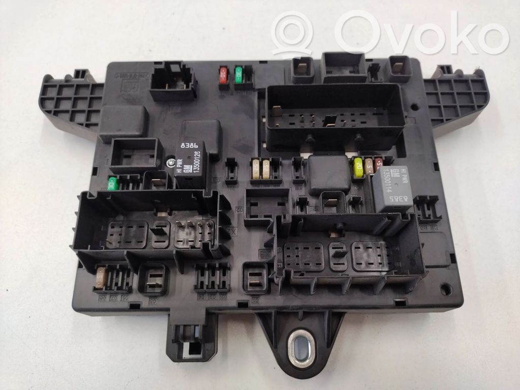 Opel Astra J Fuse module 