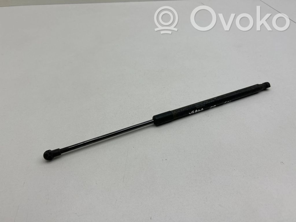 Toyota Verso Tailgate/trunk strut/damper 