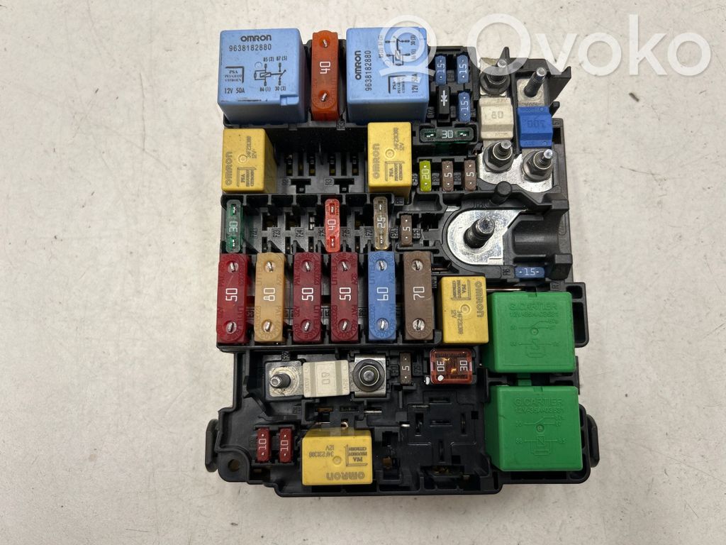 Peugeot 308 Fuse module 