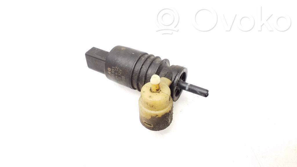 Volkswagen Touareg I Windscreen/windshield washer pump 