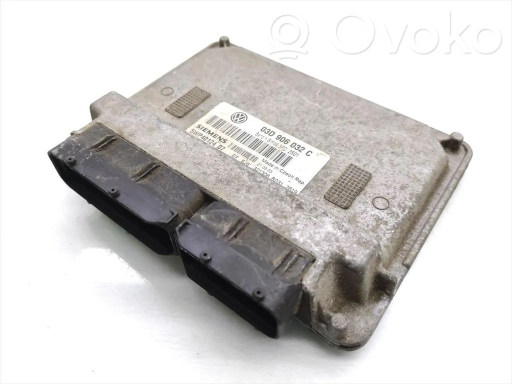 Volkswagen Polo IV 9N3 Engine control unit/module 