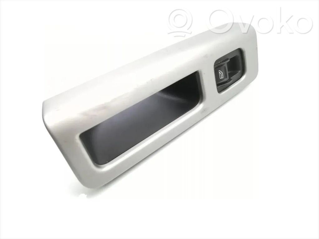 Volvo V50 Rear door interior handle 