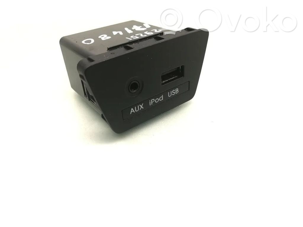 Hyundai ix35 Enchufe conector entrada auxiliar 