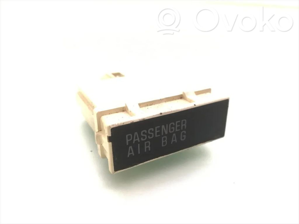 Mitsubishi Grandis Interruptor de encendido/apagado del airbag de pasajero 