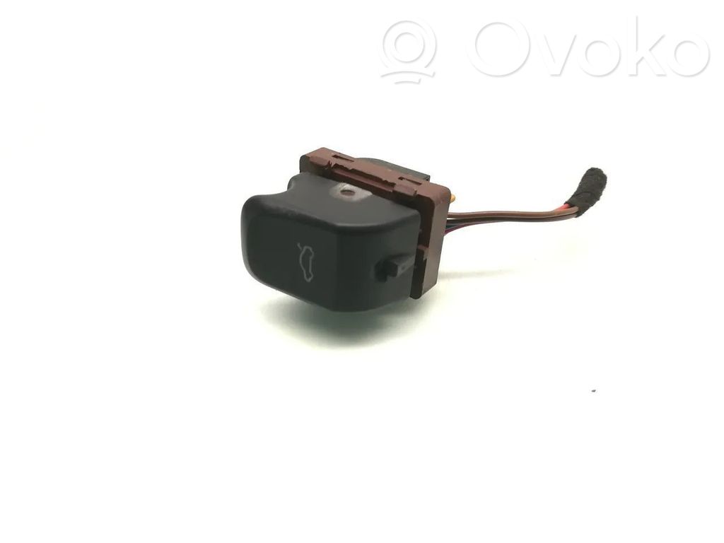 Audi A4 S4 B8 8K Interruptor para abrir la puerta trasera 