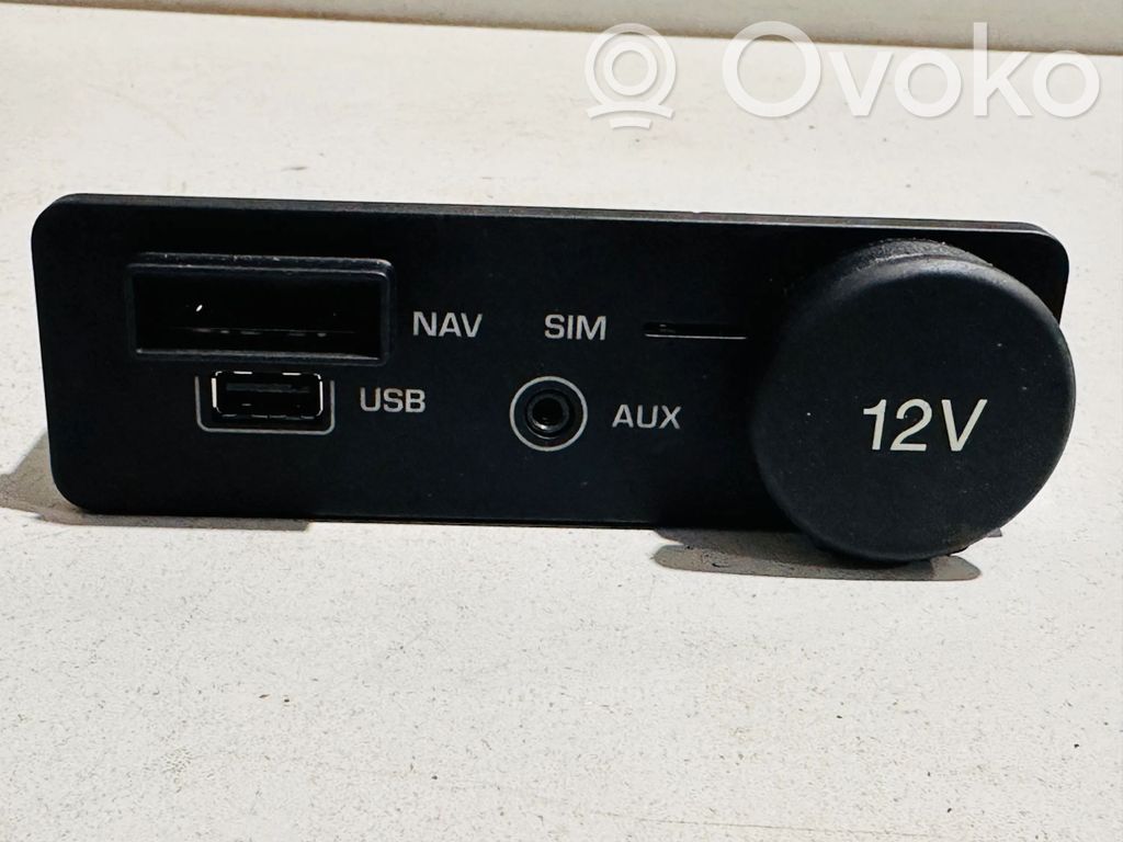 Jaguar F-Pace USB socket connector 