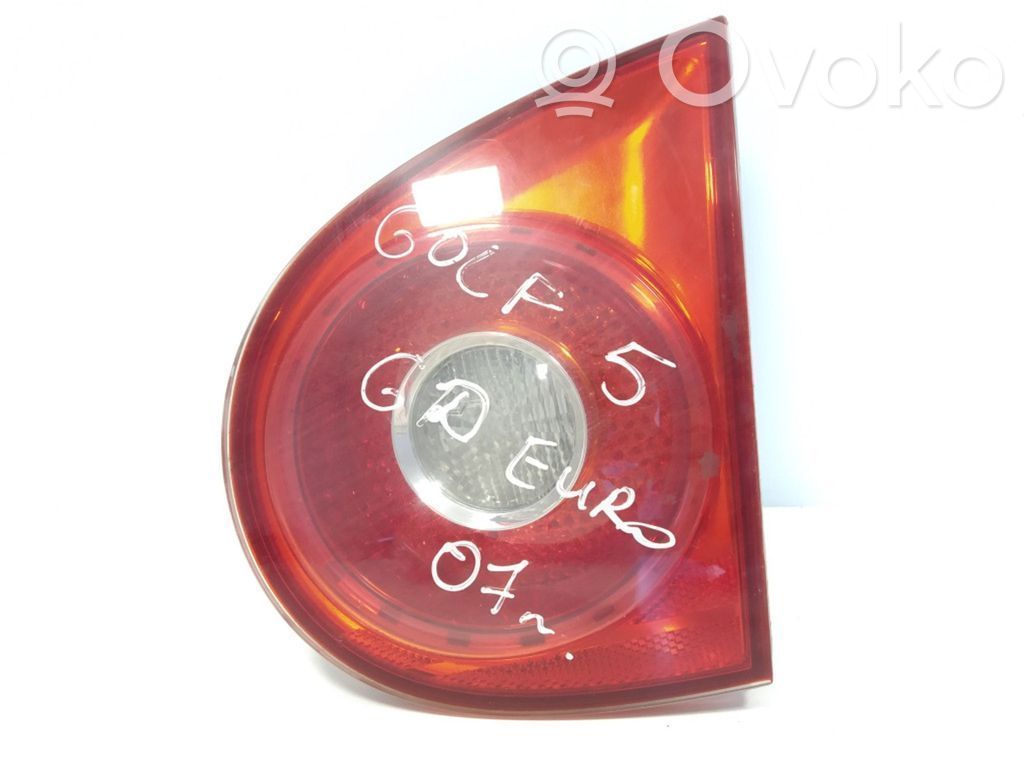 Lampy tylnej klapy bagażnika   1K6945094J,1K6945108C