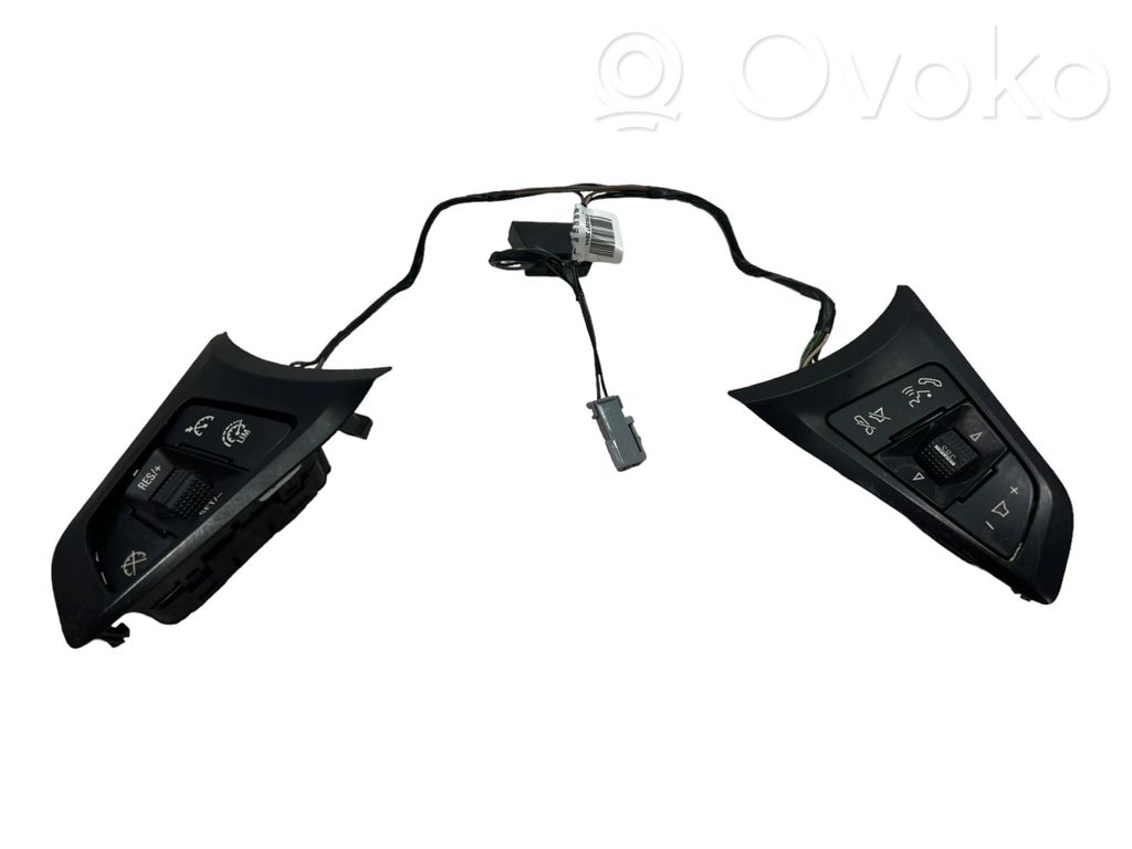 Opel Corsa E Steering wheel buttons/switches 