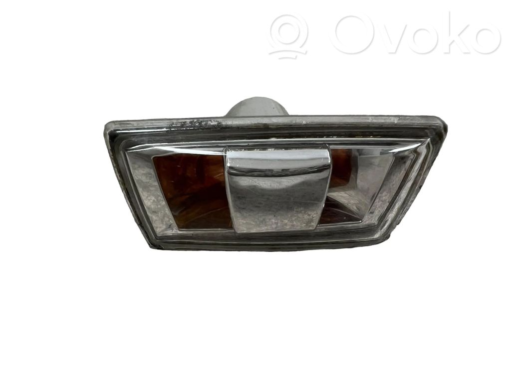 Opel Corsa E Sparno posūkio žibintas 