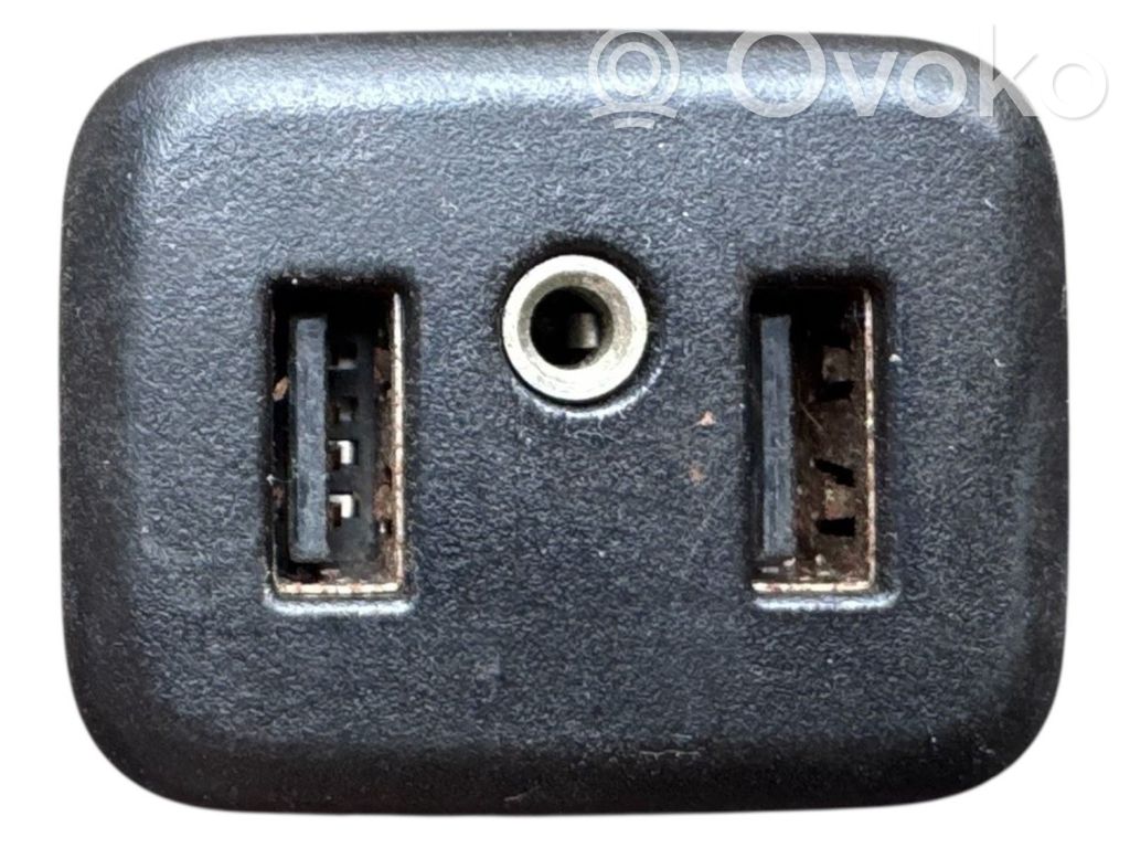 Chevrolet Volt II Enchufe conector USB 