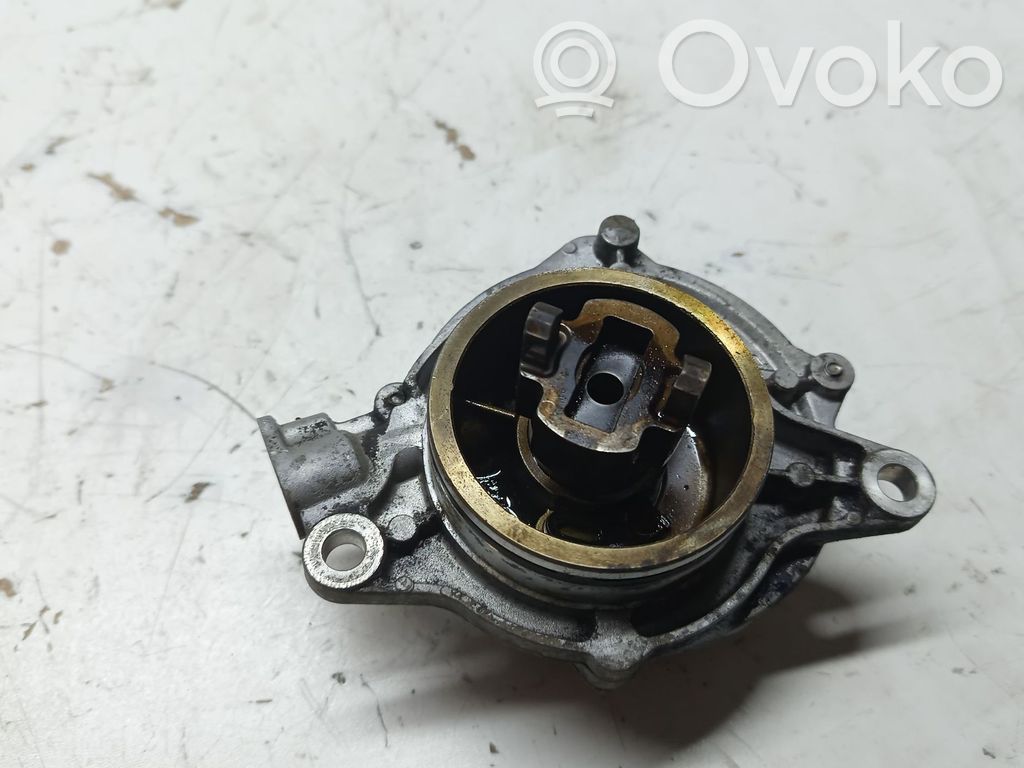 BMW 5 E60 E61 Vacuum pump 