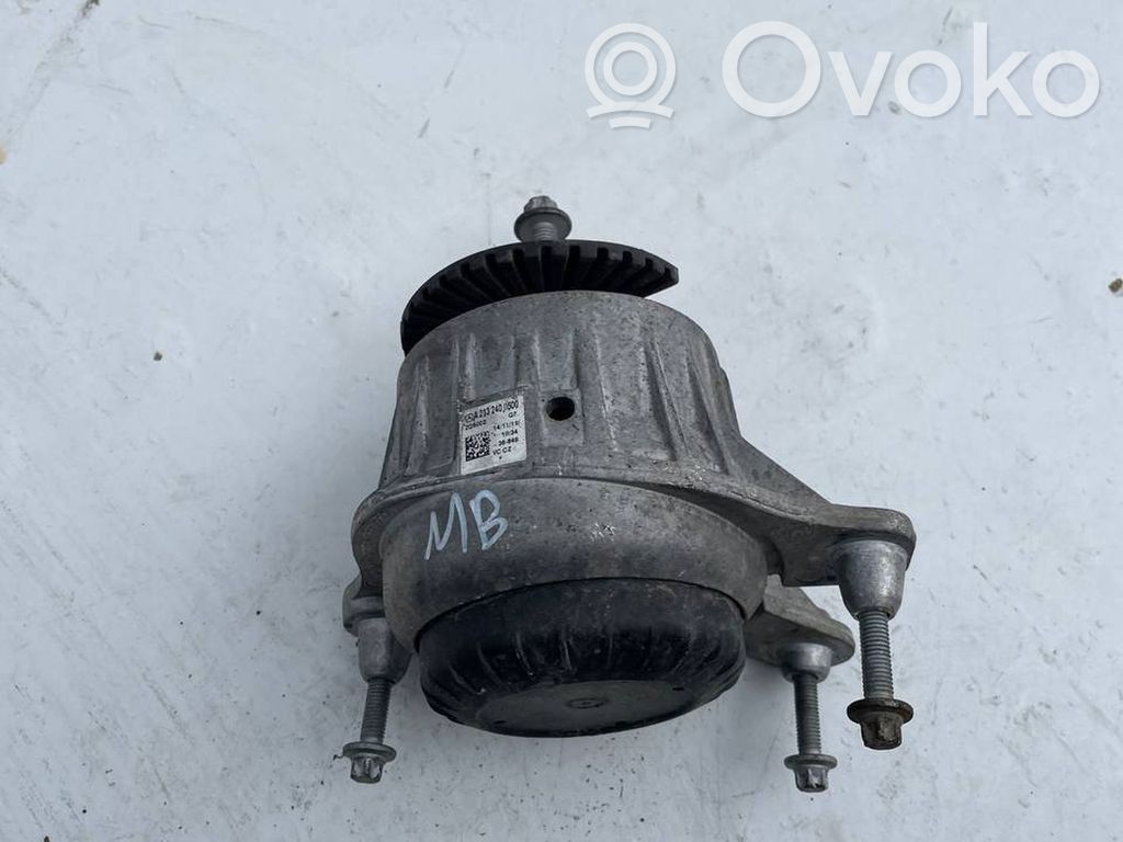 Mercedes-Benz C W205 Engine mount bracket 