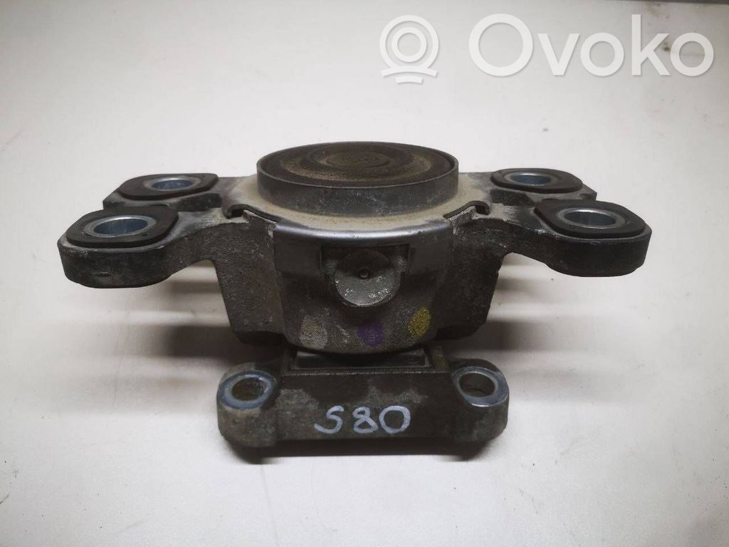 Volvo S80 Engine mount bracket 