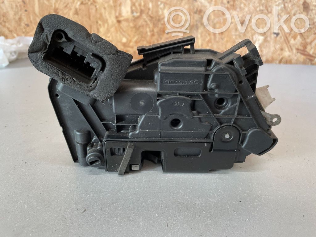Volkswagen Golf VII Zamek drzwi tylnych 