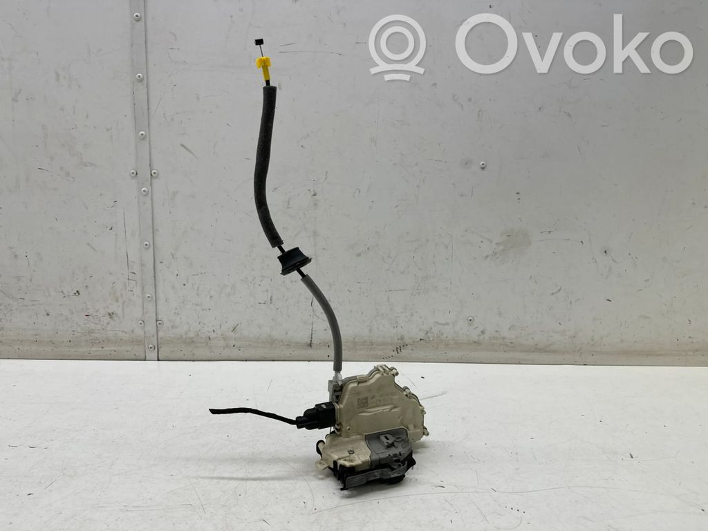 Audi A4 S4 B9 Takaoven lukko 