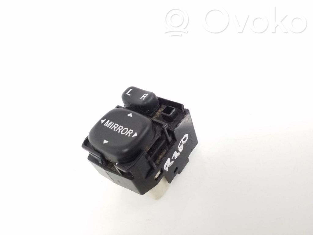 Wing mirror switch