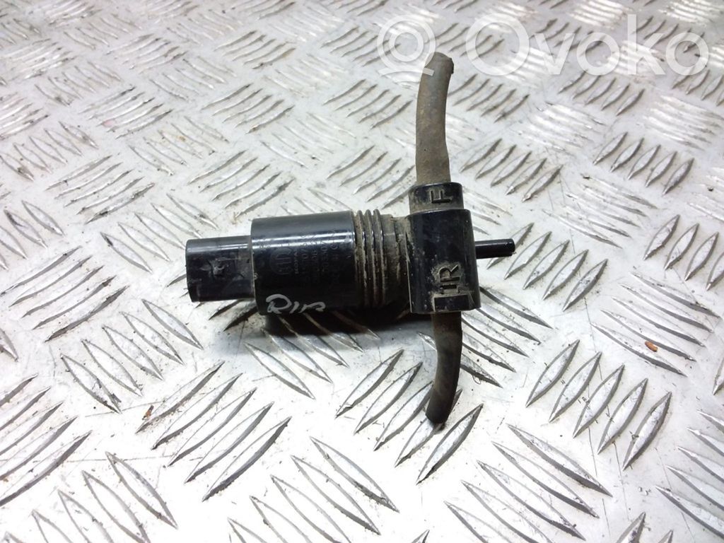 Chrysler Town & Country V Windscreen/windshield washer pump 