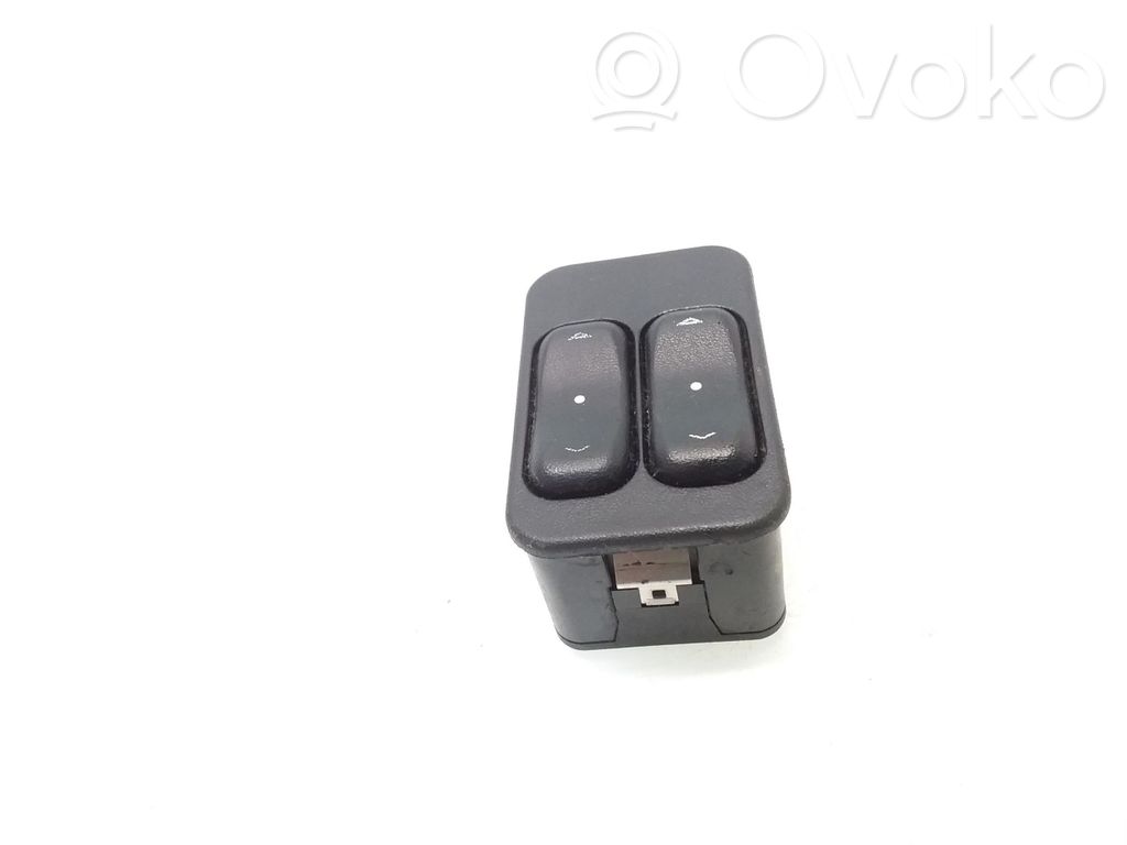 Opel Zafira A Electric window control switch 