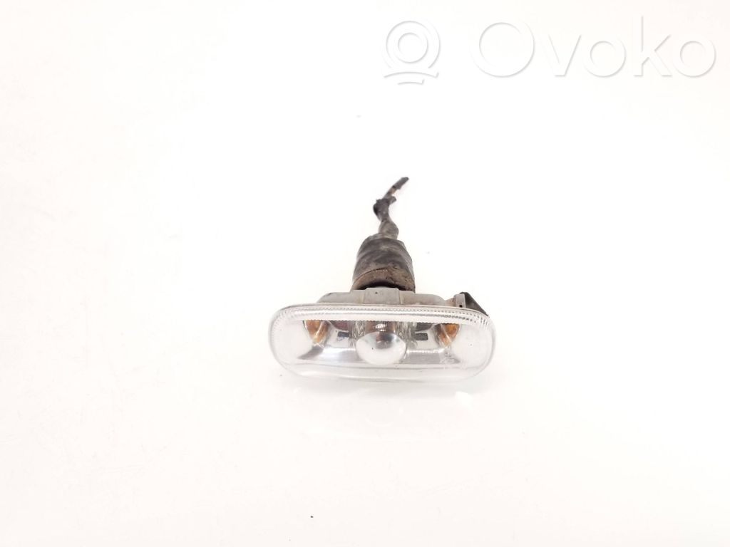 Audi A4 S4 B7 8E 8H Front fender indicator light 