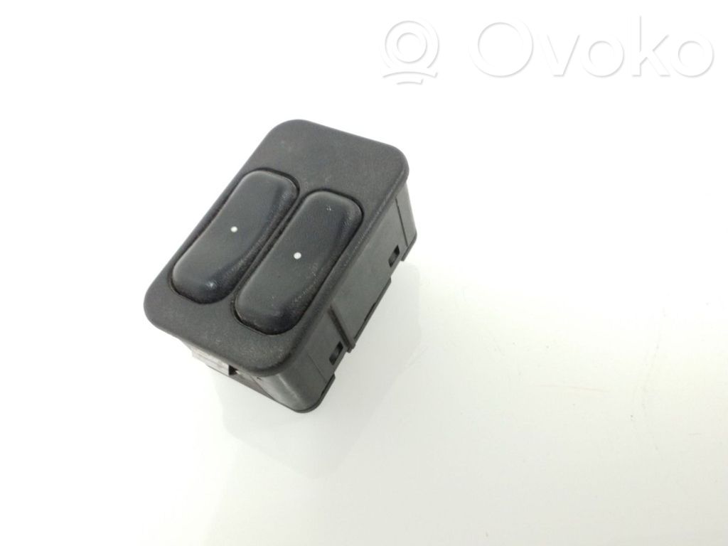 Opel Zafira A Electric window control switch 