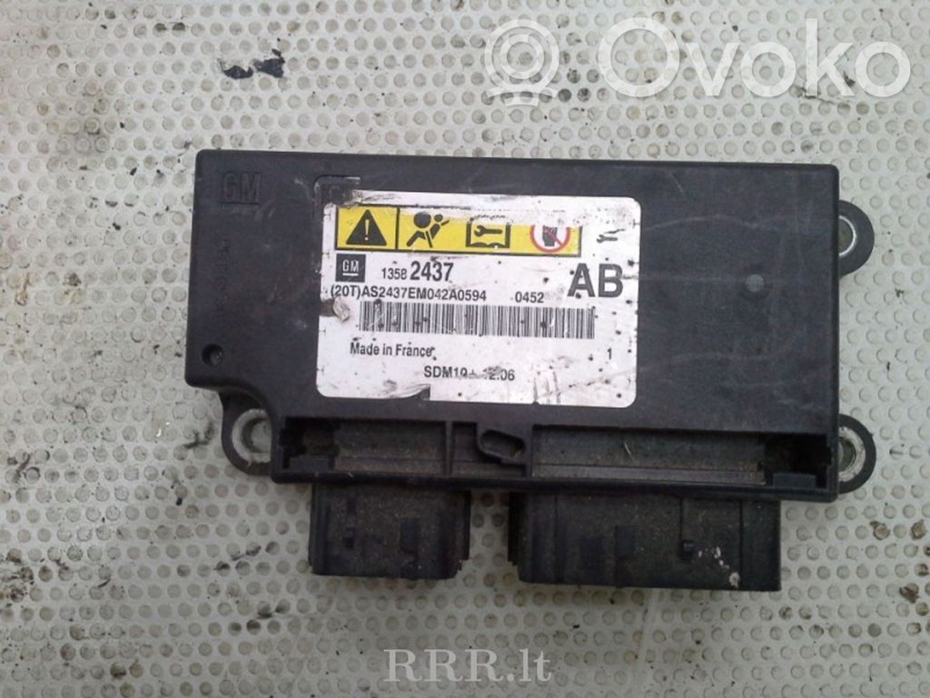 Opel Astra J Airbag control unit/module 