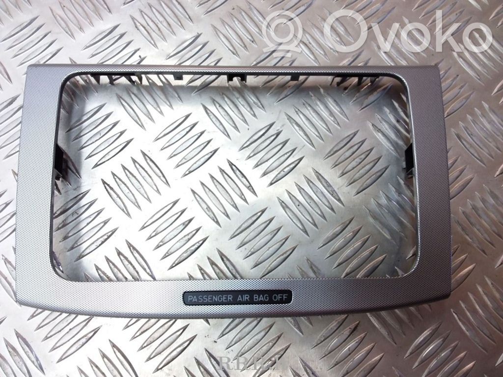 Volkswagen PASSAT B6 Moldura de la unidad delantera de radio/GPS 