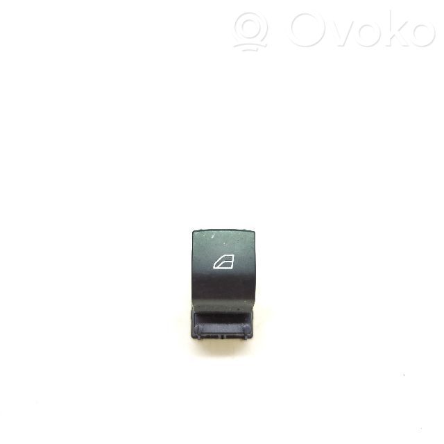 Volvo XC40 Electric window control switch 