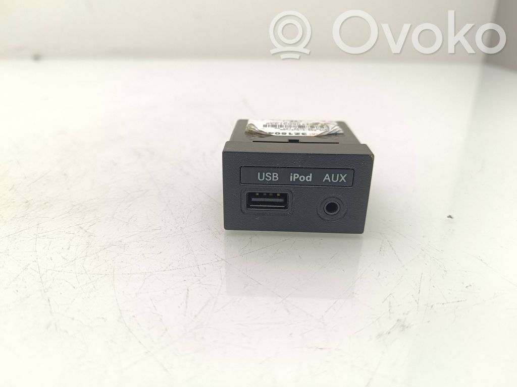 Hyundai i40 Enchufe conector entrada auxiliar 