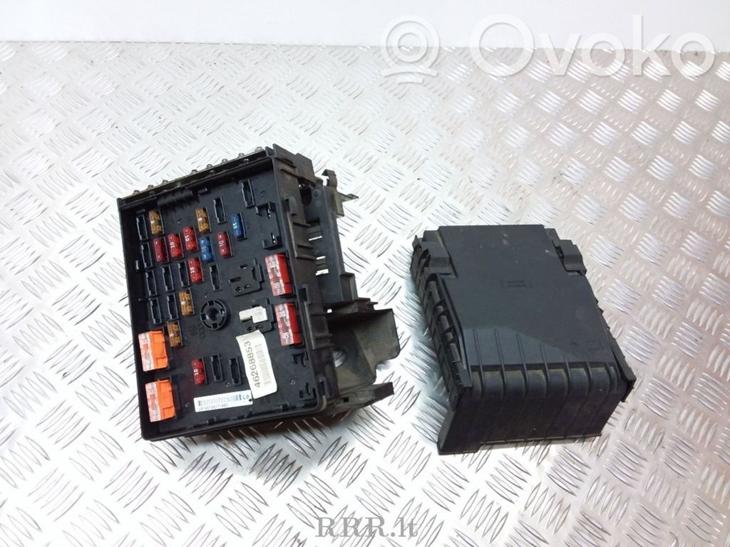Volkswagen PASSAT B6 Fuse module 