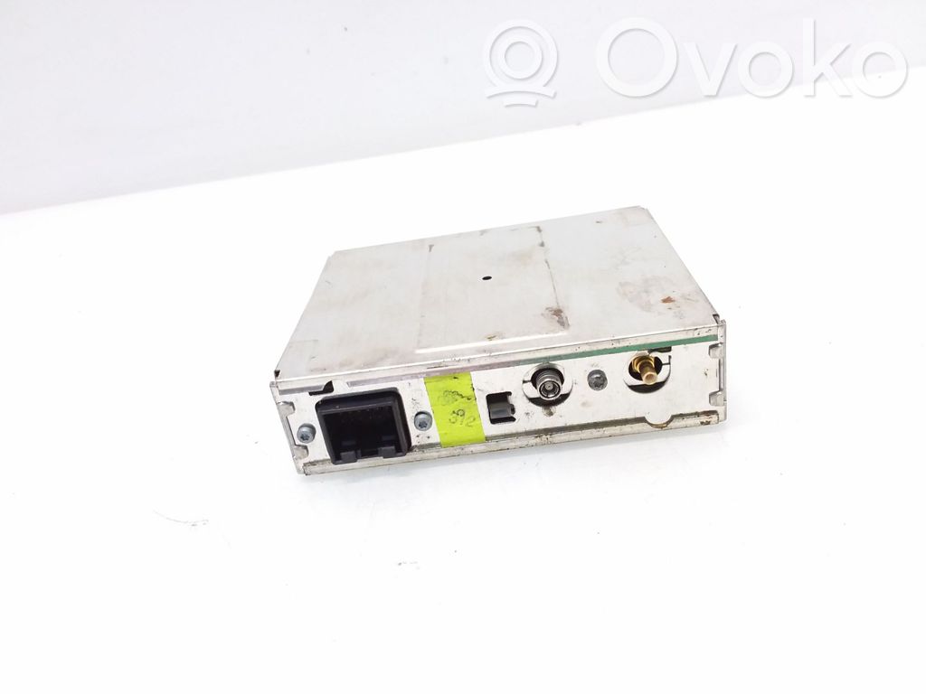 Audi A4 S4 B6 8E 8H Aerial antenna amplifier 