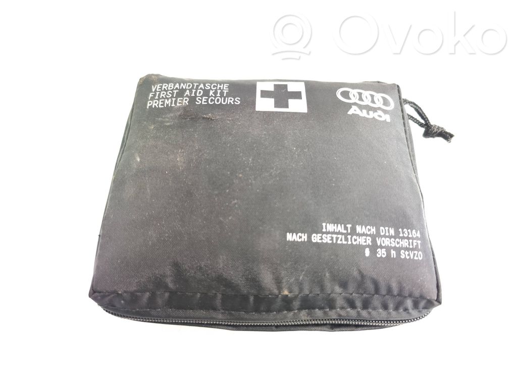 Audi A4 S4 B9 Ensiapupakkaus 