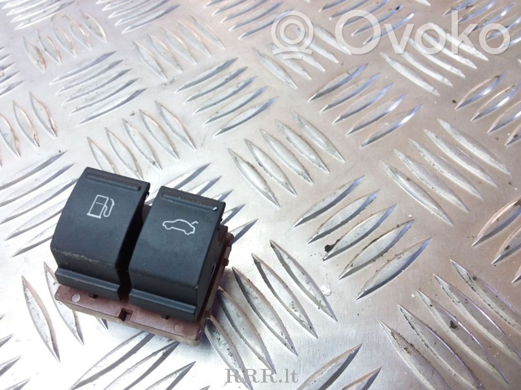 Volkswagen PASSAT B6 Tailgate/boot open switch button 