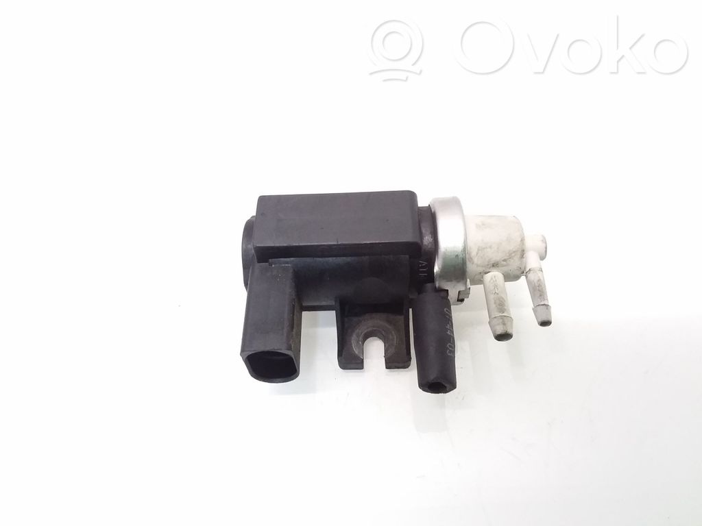 Audi A4 S4 B7 8E 8H Turboahtimen magneettiventtiili 