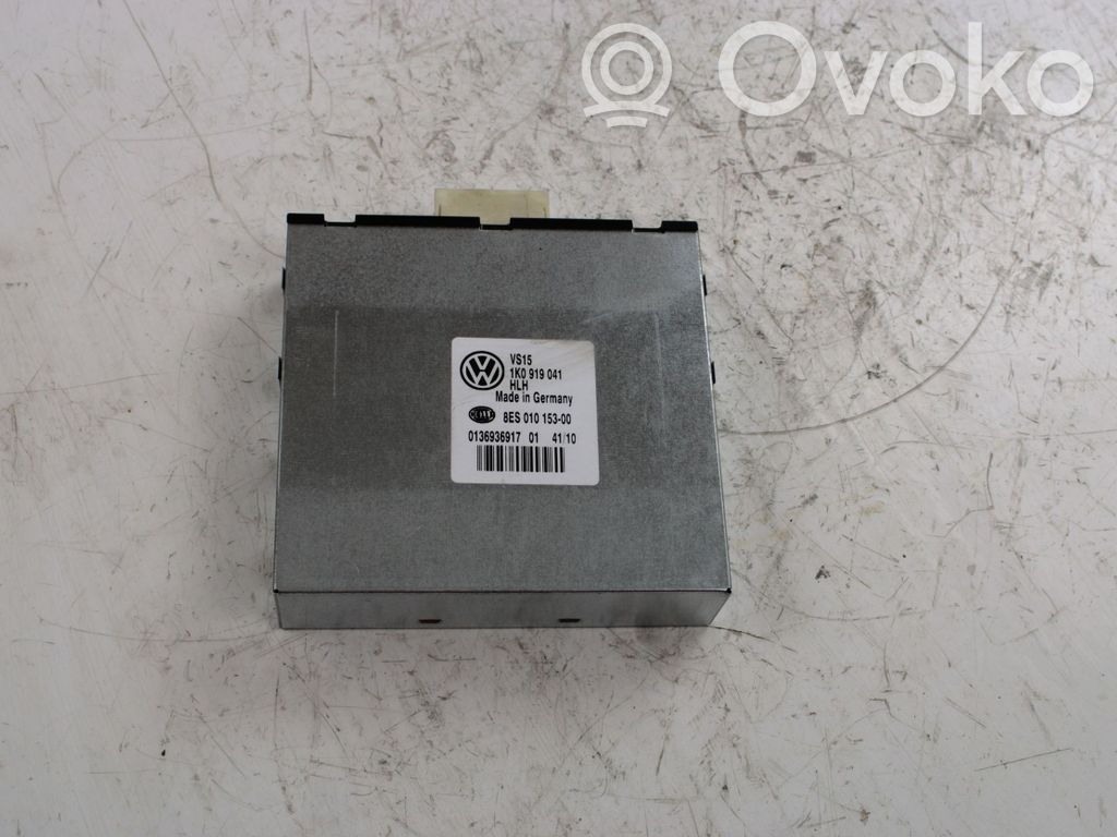 Volkswagen Touran II Power management control unit 