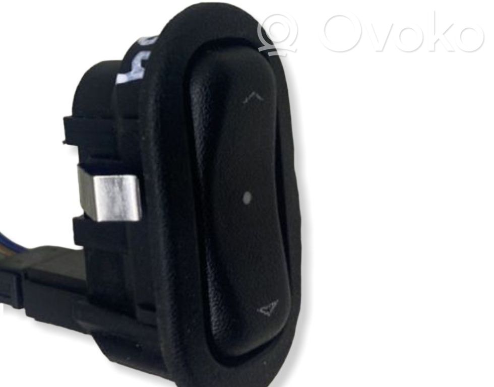 Opel Zafira A Electric window control switch 