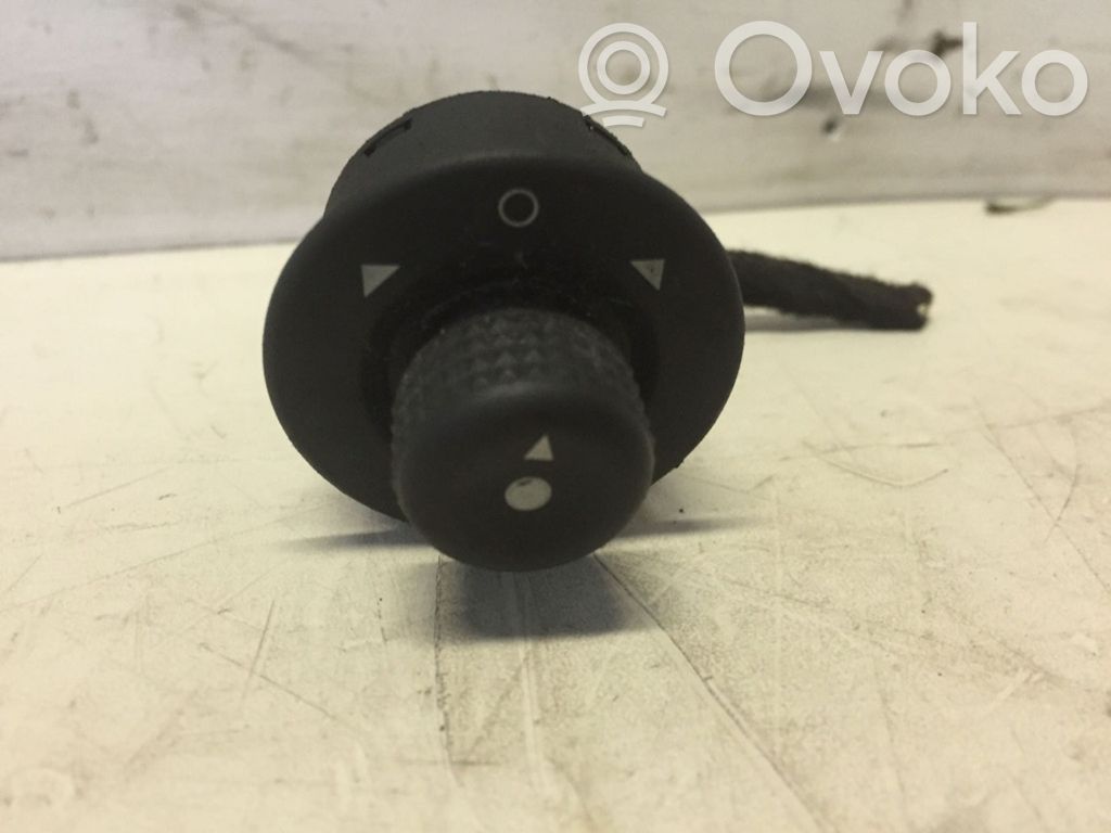 Wing mirror switch