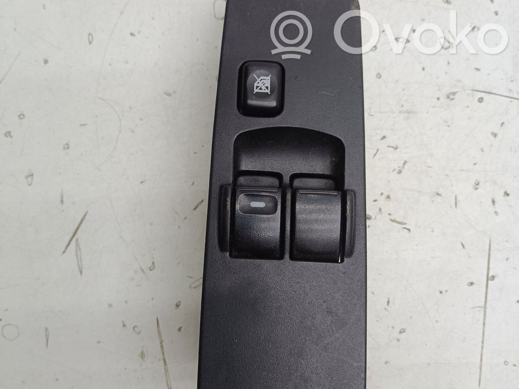 Mitsubishi Colt Electric window control switch 