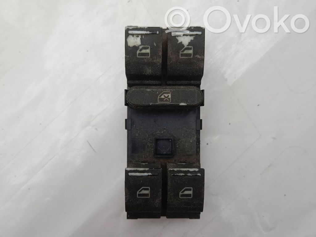 Volkswagen Touran I Electric window control switch 