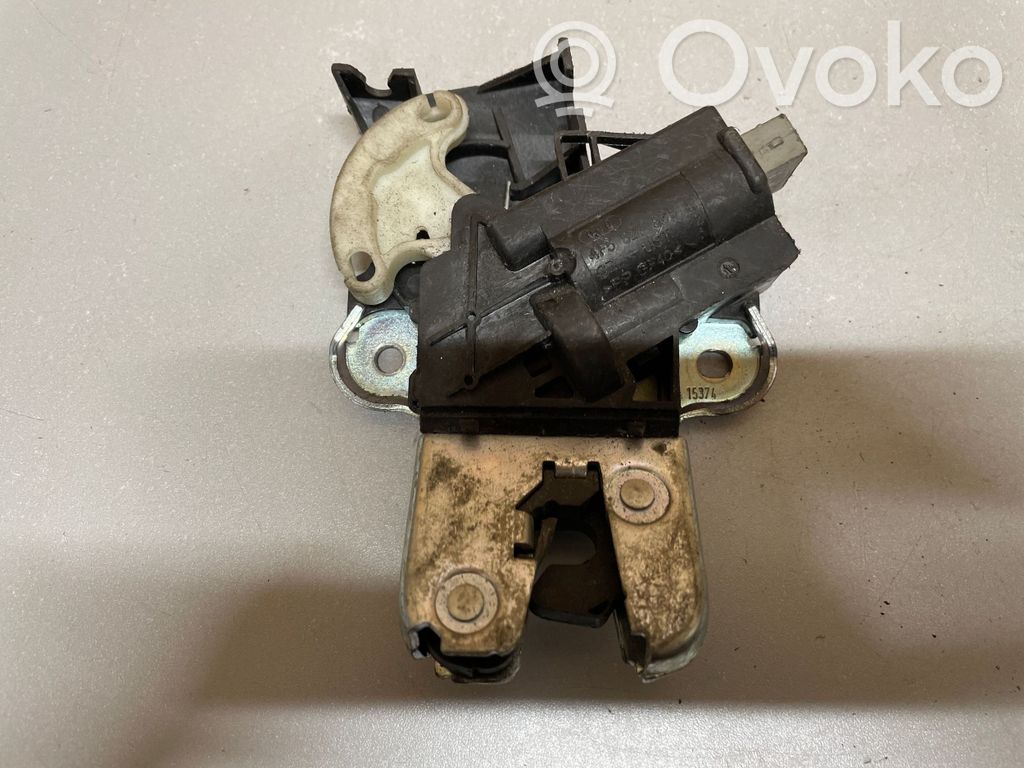 Volkswagen PASSAT CC Loading door lock 