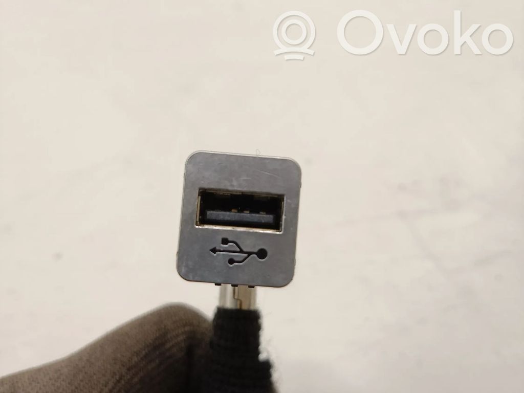 BMW 7 G11 G12 Enchufe conector USB 