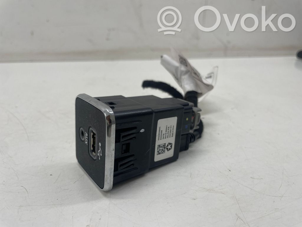 Enchufe conector USB   68284096AA