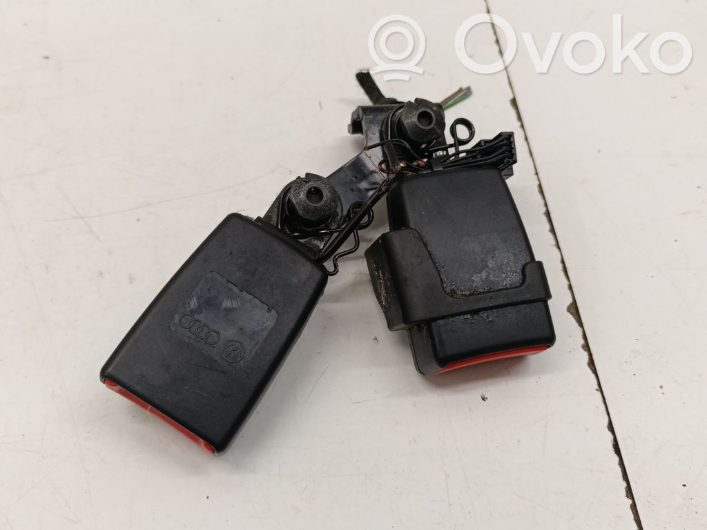 Klamra środkowego pasa bezpieczeństwa fotela tylnego   4G0857739A