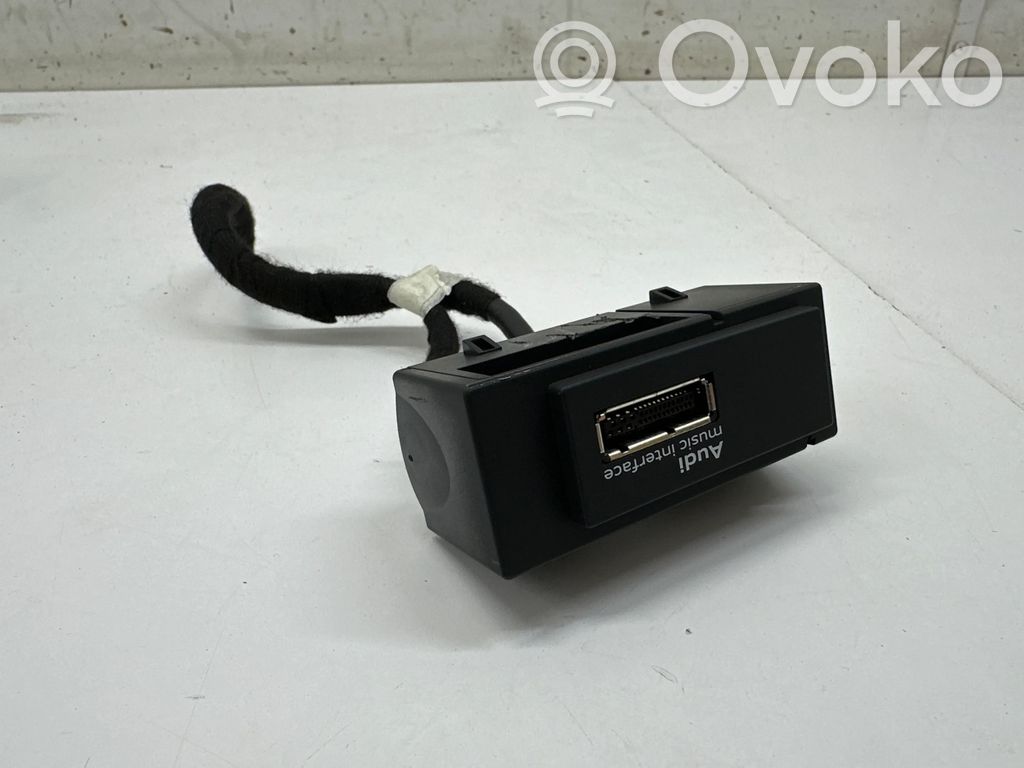 Audi A3 S3 8V USB socket connector 